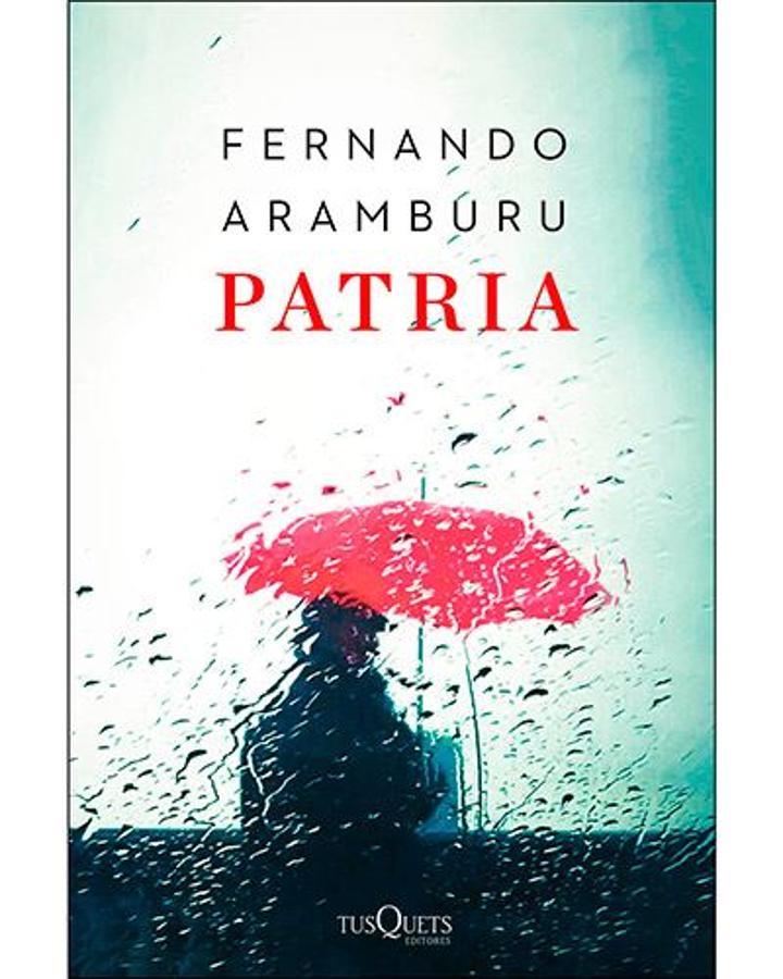 Lleva meses pidiéndotelo porque lo ve en tu mesilla de noche. Todavía no lo has terminado, por lo que la respuesta siempre es no. Blanco y en botella. "Patria" de Fernando Aramburu es un imprescindible en cualquier librería. Entre sus páginas cuenta cómo era la vida en Euskadi bajo el terrorismo. 13,25 euros.
