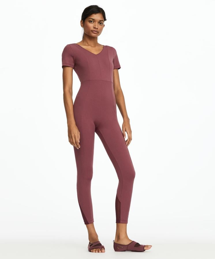 Mono de lycra con escote en pico de las rebajas de Oysho (27,99 euros).