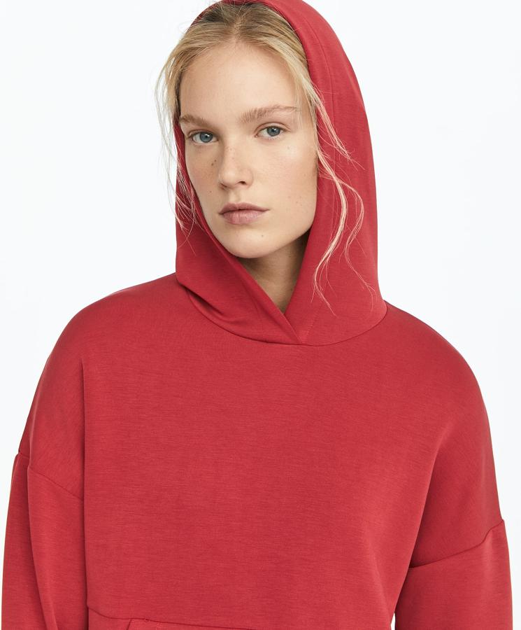 Sudadera con capucha en diferentes tonos de las rebajas de Oysho (20,99 euros).