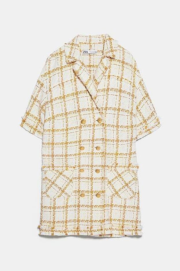 Si te atreves a customizar este vestido como chaleco, es el momento: está rebajado en Zara.