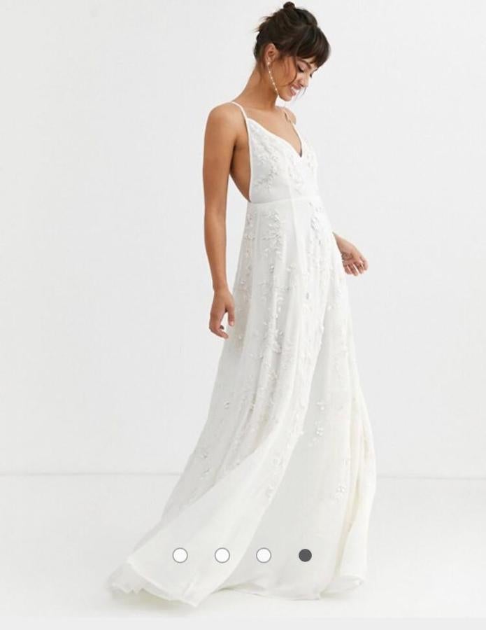 Vestido de tirantes de boda con adorno de cuentas y lentejuelas de ASOS EDITION (248,99 euros), disponible  aquí .