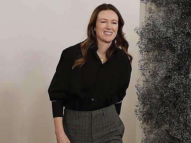 La diseñadora Clare Waight Keller al final de uno de sus desfiles para Givenchy.