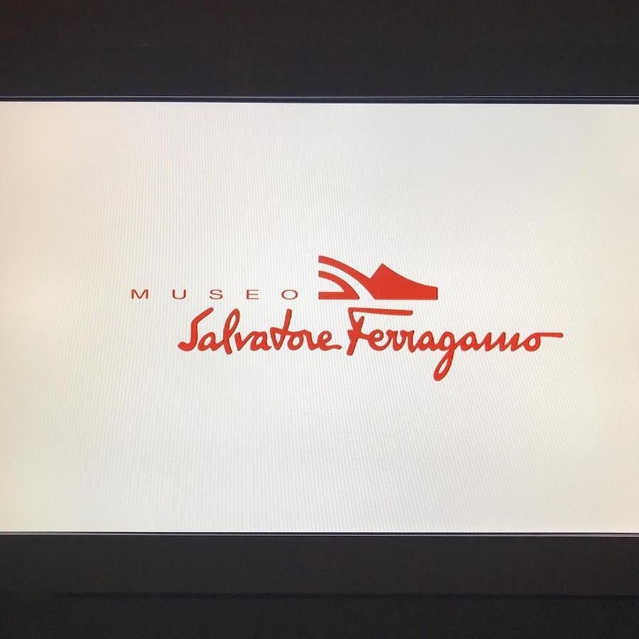 El Museo Salvatore Ferragamo tiene varias exposiciones a disposición de los usuarios de la web de Google, pero una de nuestras favoritas es “Marilyn Monroe y el poder de sus tacones stiletto de 4 pulgadas”. Una muestra que incluye 30 pares de zapatos y más de 50 estilismos que la conocida actriz lució en algunas de sus películas y en sus apariciones públicas.