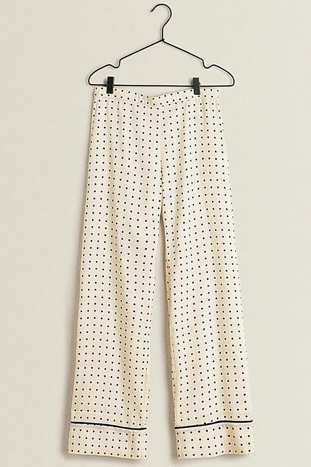 Pantalón de pijama de lunares, de Zara Home (29,99 euros).