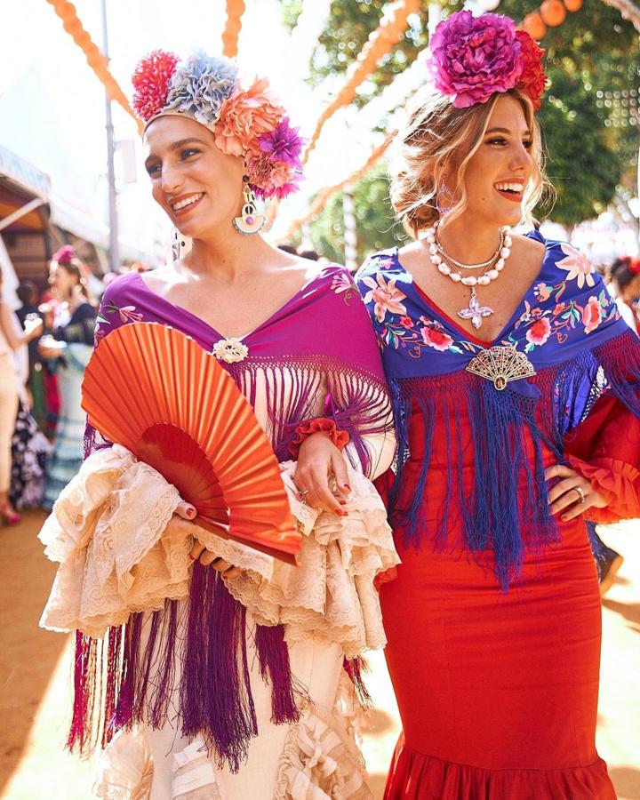 Eugenia Osborne y Carla Hinojosa de Rocío Peralta.