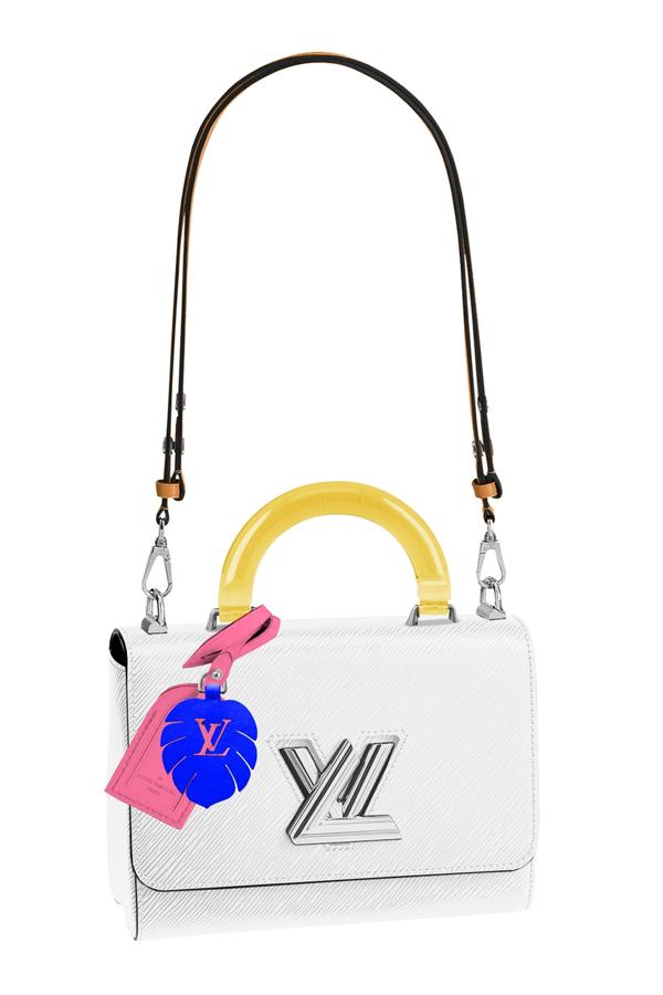 Adora los bolsos y más aún si son de sus marcas favoritas. Louis Vuitton seguro que es una de ellas y este modelo Twist de la firma francesa, con doble asa y una etiqueta identificativa en colores vivos le va a encantar.
