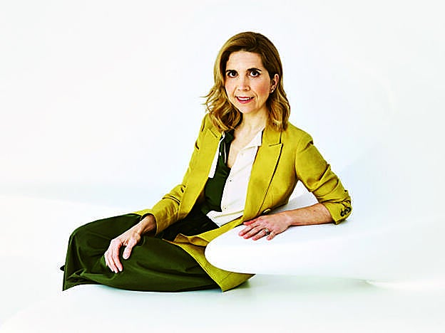 Chaqueta de Massimo Dutti, y pantalón y blusa de Marni.