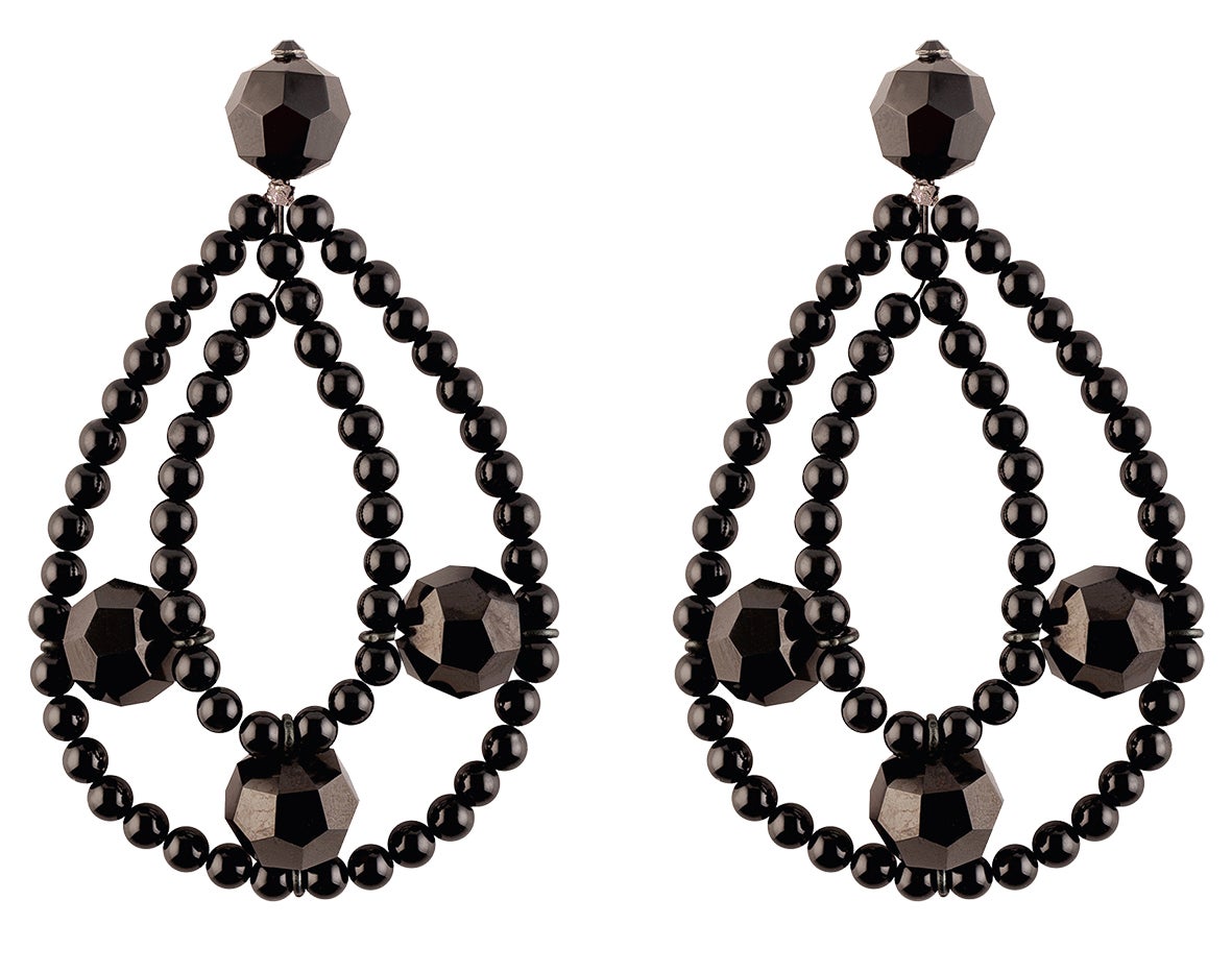 Pendientes con cuentas de azabache, de Grassy (c.p.v.).