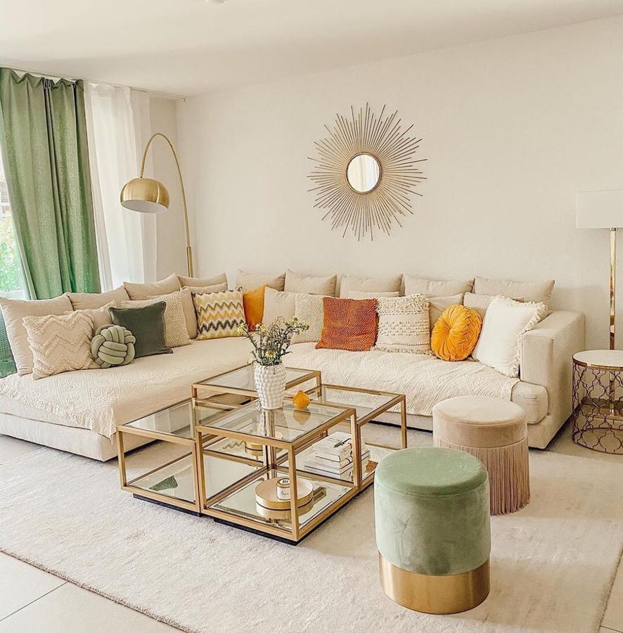 Los cojines y los pufs son la clave de cualquier salón estiloso. Caerás rendida al modelo Twist trenzado de Westwing en un santiamén.