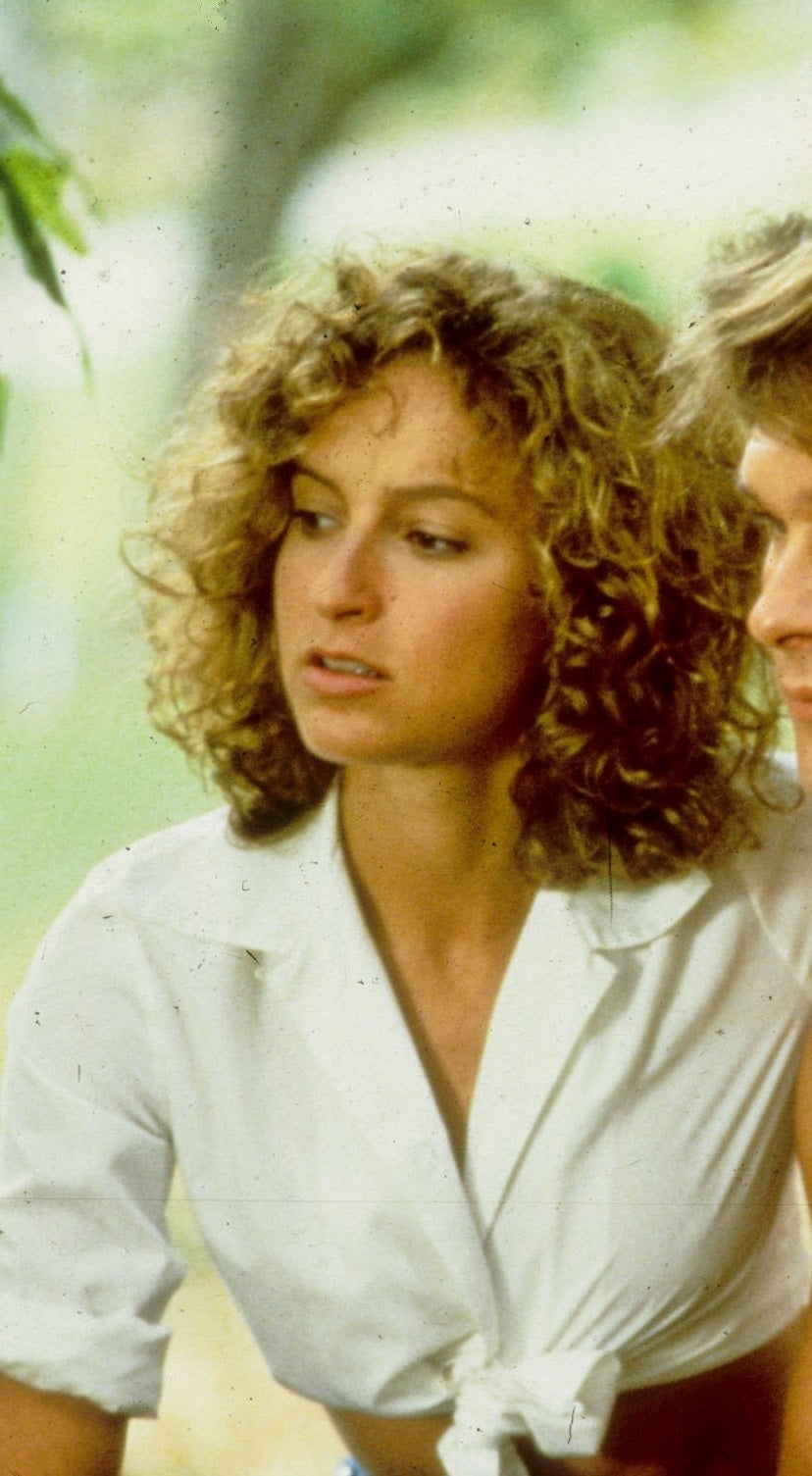 Saca partido a tus rizos con este corte redondo de Jennifer Grey en 'Dirty Dancing' (1987) por el que tanto suspiramos algunas. No todo era Patrick Swayze en esta película.