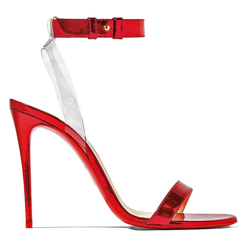 Sandalia de charol con PVC, de Christian Louboutin (625 €).
