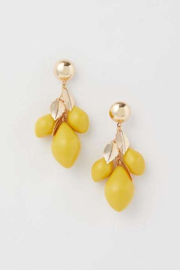 Pendientes racimo de limones, de H&M (9,99 euros).