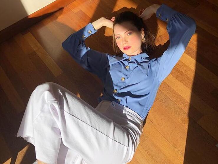 Fotos: El comodín que necesitas en tu armario para tus mejores estilismos es una camisa azul