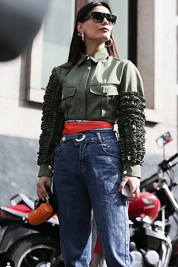 Una idea genial: simular un microfajín con el pañuelo.