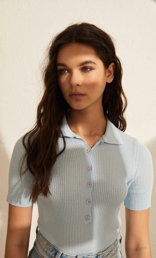 Un poco de canalé en tonos pastel, como este de Stradivarius (17,99 euros).