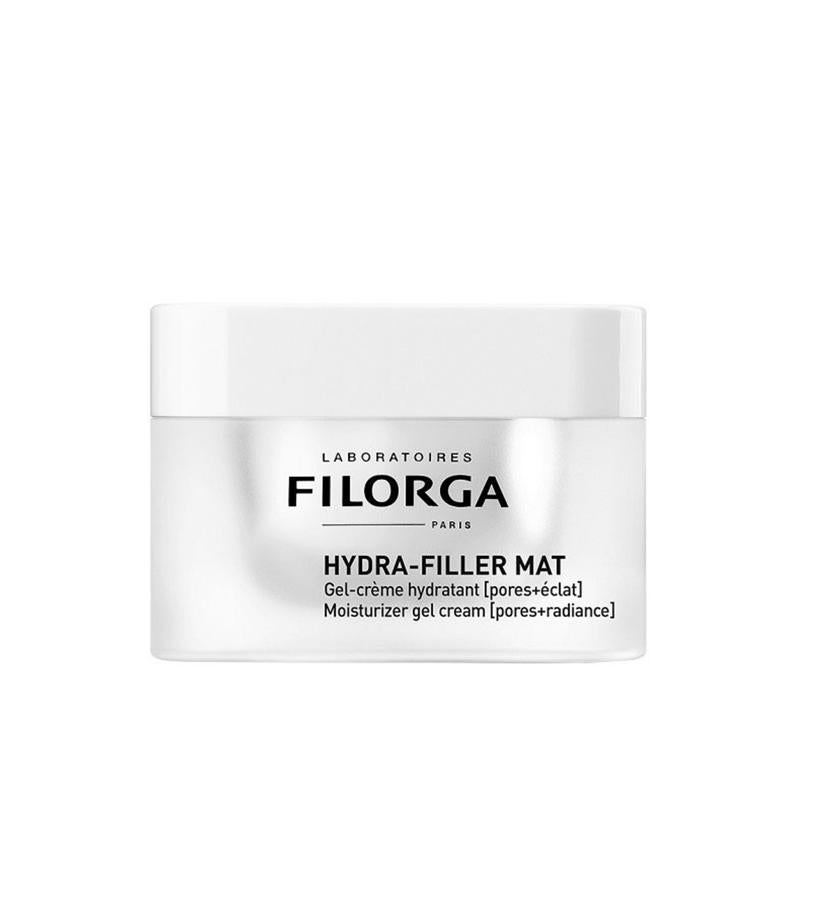 El dúo de ácidos hialurónicos proporciona hidratación y efecto relleno, un activo astringente reduce el tamaño de los poros, y una proteasa de exfoliación enzimática aporta luminosidad.  Hydra Filler Mat de Filorga  (51,90 €).