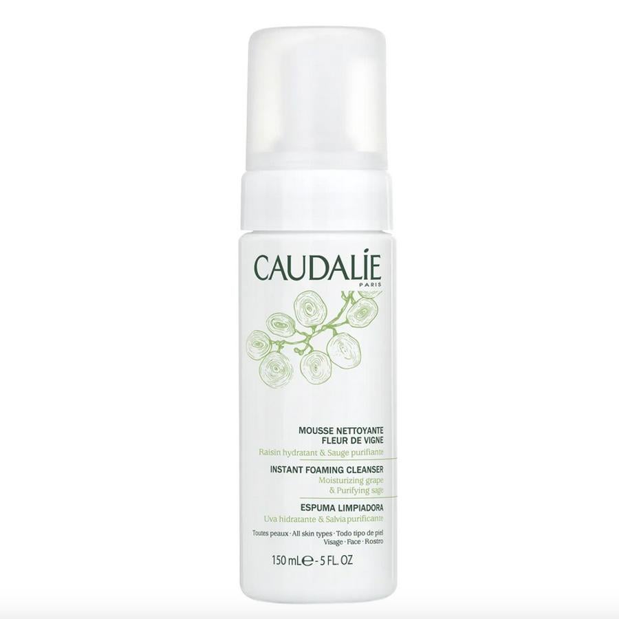Si lo tuyo es un producto limpiador que prescinda del jabón y no reseque la piel, Caudalie tiene esta espuma ligera que limpia y purifica gracias al extracto de uva hidratante y salvia purificante.  Cuesta 15,55 euros  en Sephora.