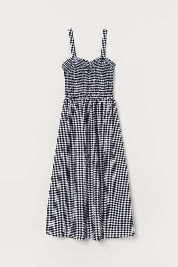 Este es el vestido de H&M que se parece mucho al de Ganni y cuesta bastente menos. El original son 245 euros y este, 29,99.