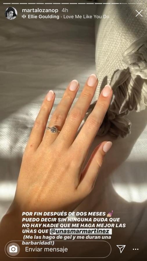 Marta Lozano apostó por la clásica manicura francesa.