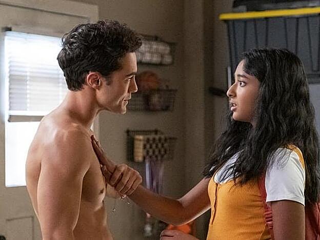 Maitreyi Ramakrishnan y Darren Barnet, amores teen en 'Yo nunca'