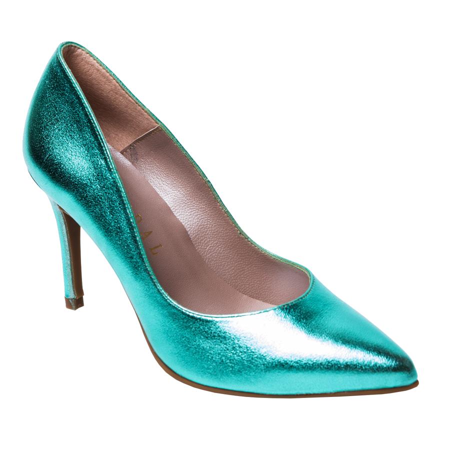 Aunque este signo se caracterice por su timidez, buscan tener nuevas experiencias y conocer gente nueva. ¿Qué mejor forma de hacerlo con estos tacones metalizados?