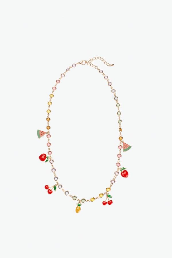 Cadena dorada con colgantes de frutas, de la colección de verano de Zara Kids (6,95 euros).