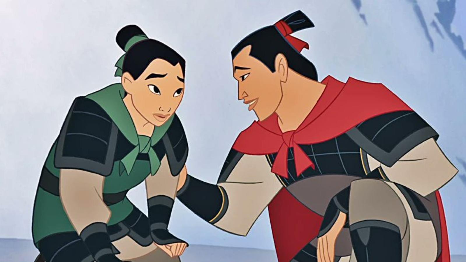 Sí, 'Mulan' trata sobre una chica que se viste de hombre para ocupar el puesto de su padre en el ejército. Y, en ese sentido, la película no tiene nada que ver con la homosexualidad, sino con los roles de género y el valor necesario para saltárselos en una sociedad heteropatriarcal. El foco homoerótico de Mulan no está en el travestismo de su protagonista... sino en los sentimientos quedespierta en el muy formal capitán Chang, antes de saber que Ping es una mujer. Nota: en la versión con actores que se estrenará, coronavirus mediante, este verano, Chang ha sido sustituido por un soldado raso, para evitar un posible elogio del acoso laboral con un oficial que ronda a un/una recluta.