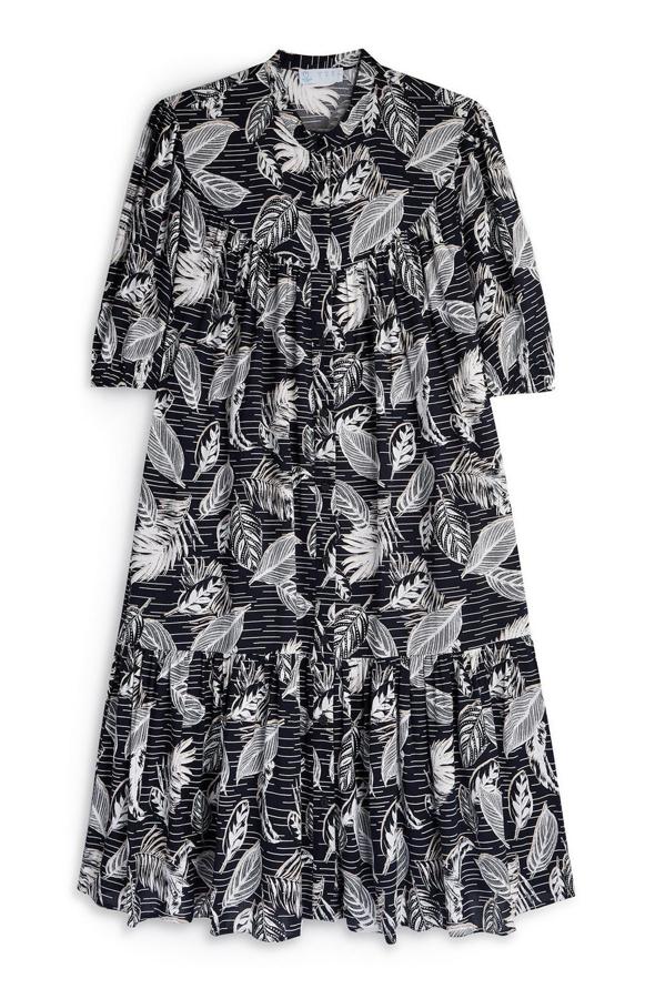 Vestido midi con vuelo y estampado de hojas en blanco y negro, de Primark (14 euros).
