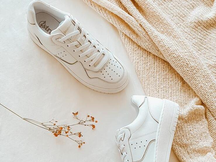 Fotos: 18 zapatillas blancas low cost (porque nunca se tienen suficientes)