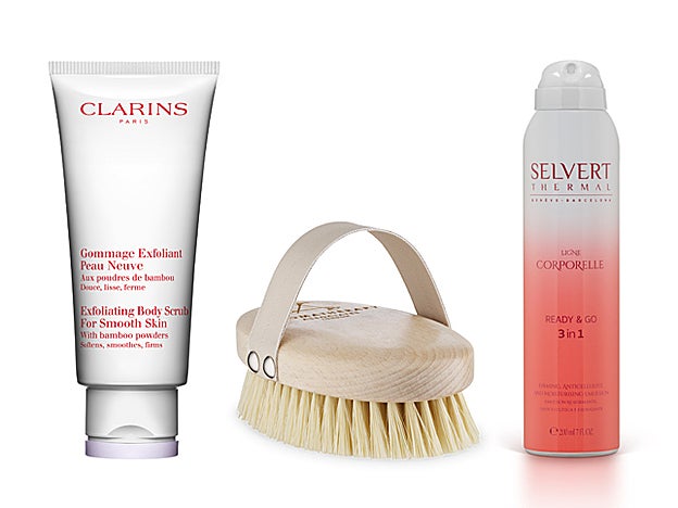 Gommage Exfoliant Peau Neuve de Clarins (40,75 €). Polishing Body Brush de Aromatherapy Associates (35 €). Firming, Anticellulite and Moisturising Emulsion 3 in 1 de Selvert Thermal (40,20 €).