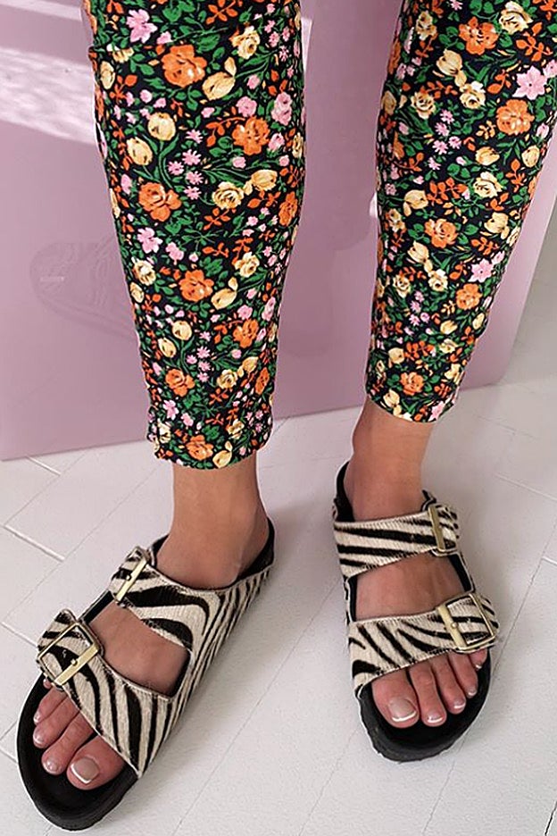 Un 'animal print' de cebra para este diseño ultracómodo de Birkenstock.