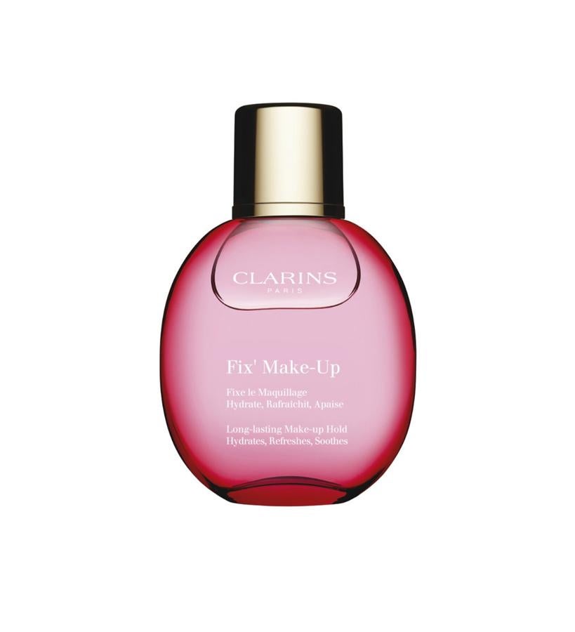 Esta bruma vaporosa y refrescante proporciona un maquillaje de larga duración. Su fórmula enriquecida con aloe vera y alantoína, hidrata y calma la piel al instante. Su fragancia vigorizante contiene extracto de pomelo y agua floral de rosa bio, que proporcionan un bienestar permanente. Fix‘ Make-Up de Clarins (30,50 €).