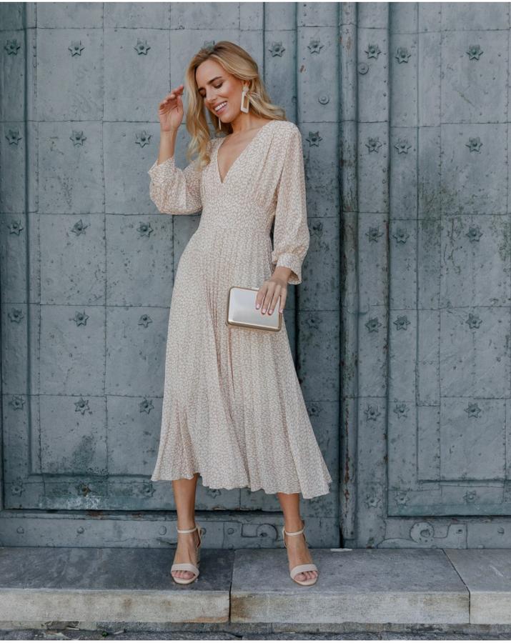 En la nueva colección de Polín et moi hay vestidos de invitada como este (75,95 euros) que puedes reutilizar en otras ocasiones.