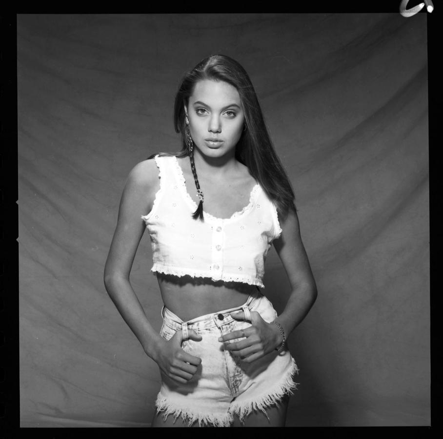 La primera sesión de fotos profesional se la hizo Harry Langdon a los quince años.