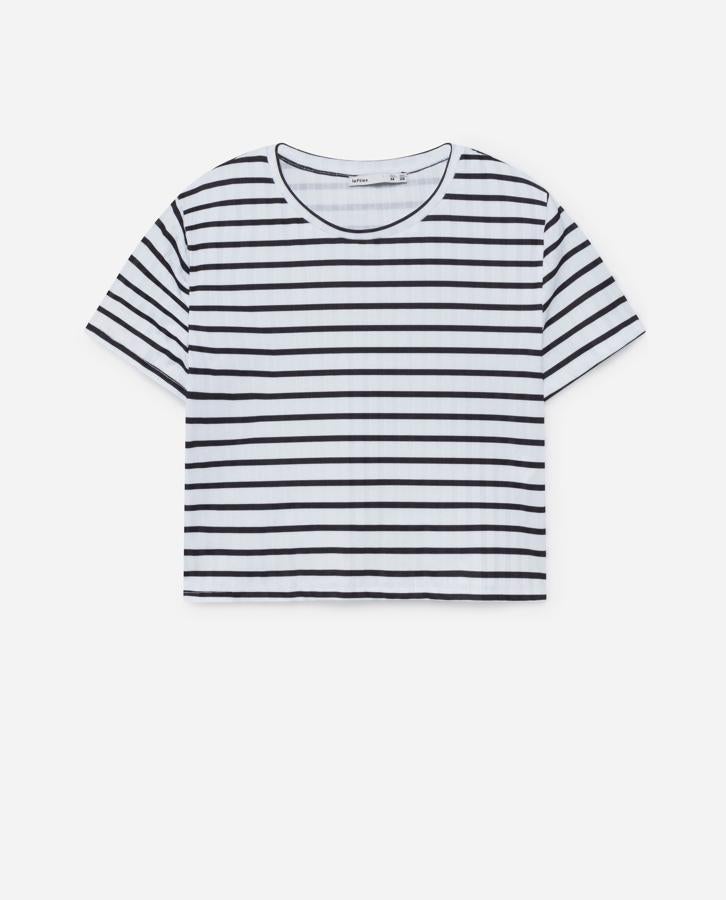 Camiseta cropped azul de Lefties, (3,99 euros).