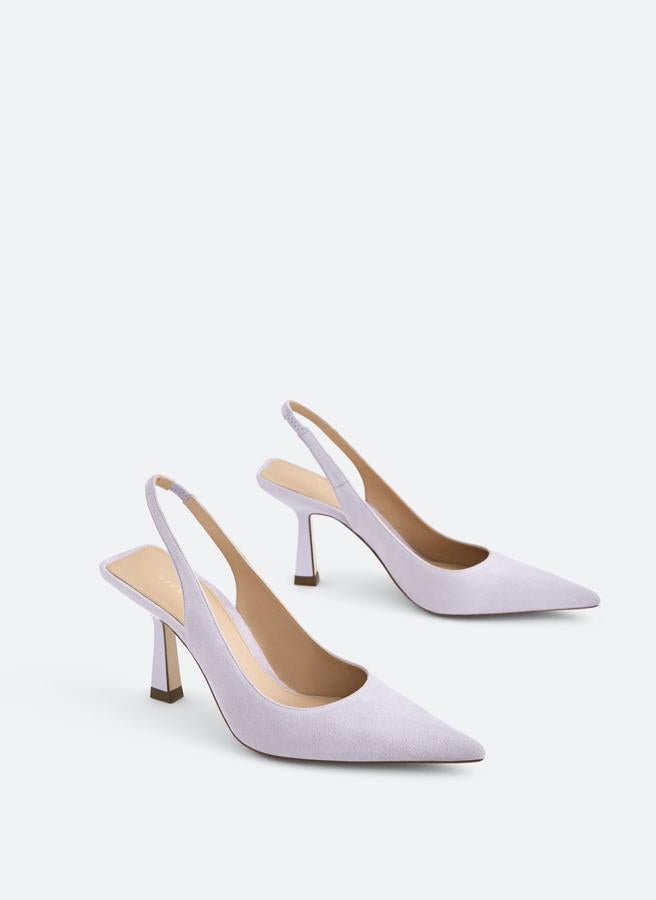 Salones destalonados en lila clarito, de Uterqüe (89 euros).