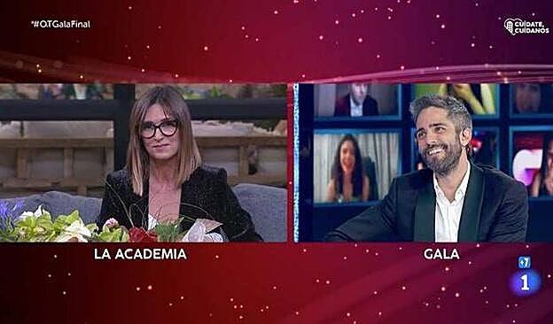 Imagen del emotivo momento de Noemí Galera y Roberto Leal en la final de 'OT20'.