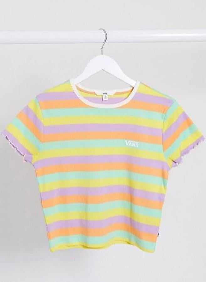 Top corto de rayas multicolor, de Vans (32,99 euros).