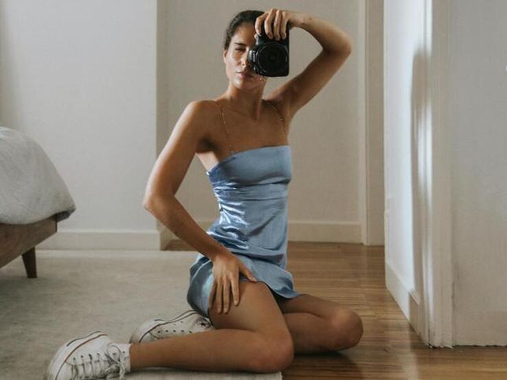 Fotos: Vestidos de verano para llevar con Converse como Belén Hostalet
