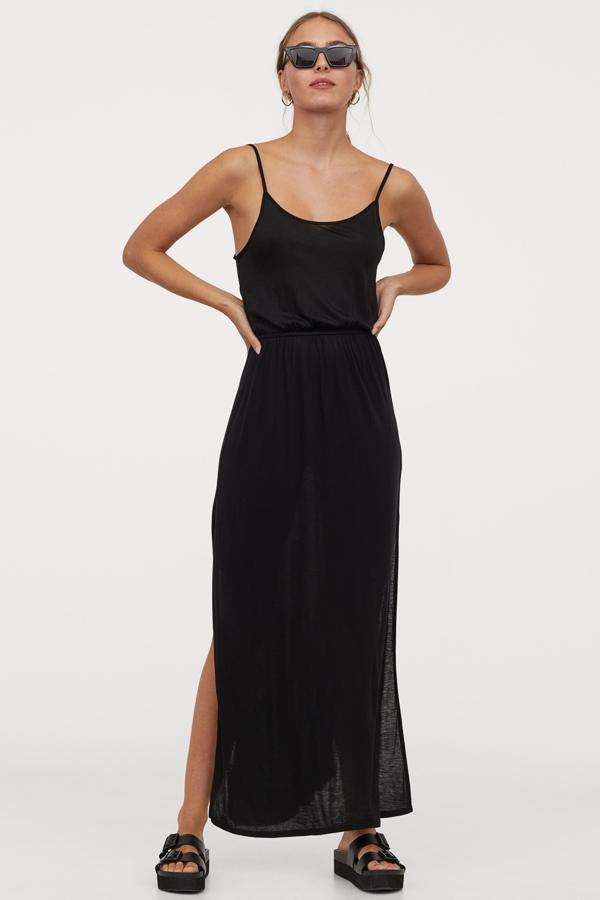 Vestido de verano en algodón, largo con aberturas laterales, de H&M (17,99 euros).