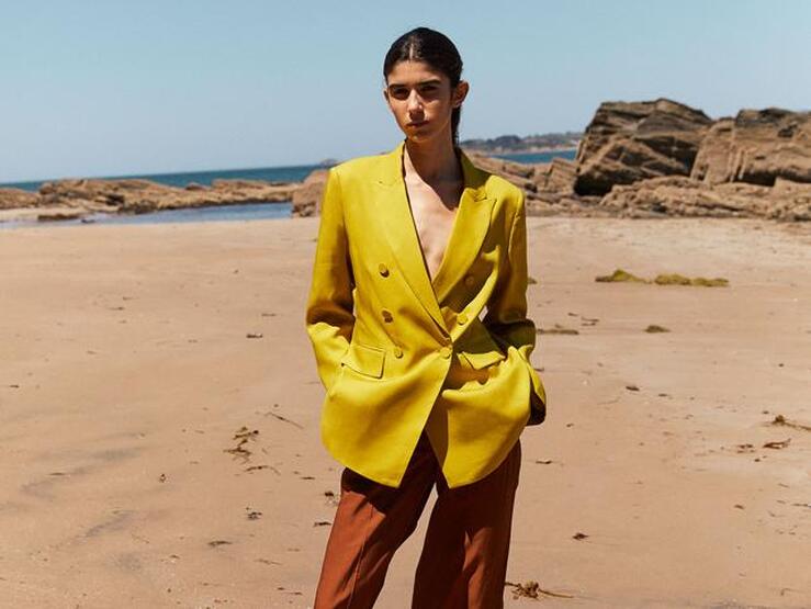 Fotos: Sfera ya ha empezado las rebajas de verano y estas son las prendas en las que tienes que invertir