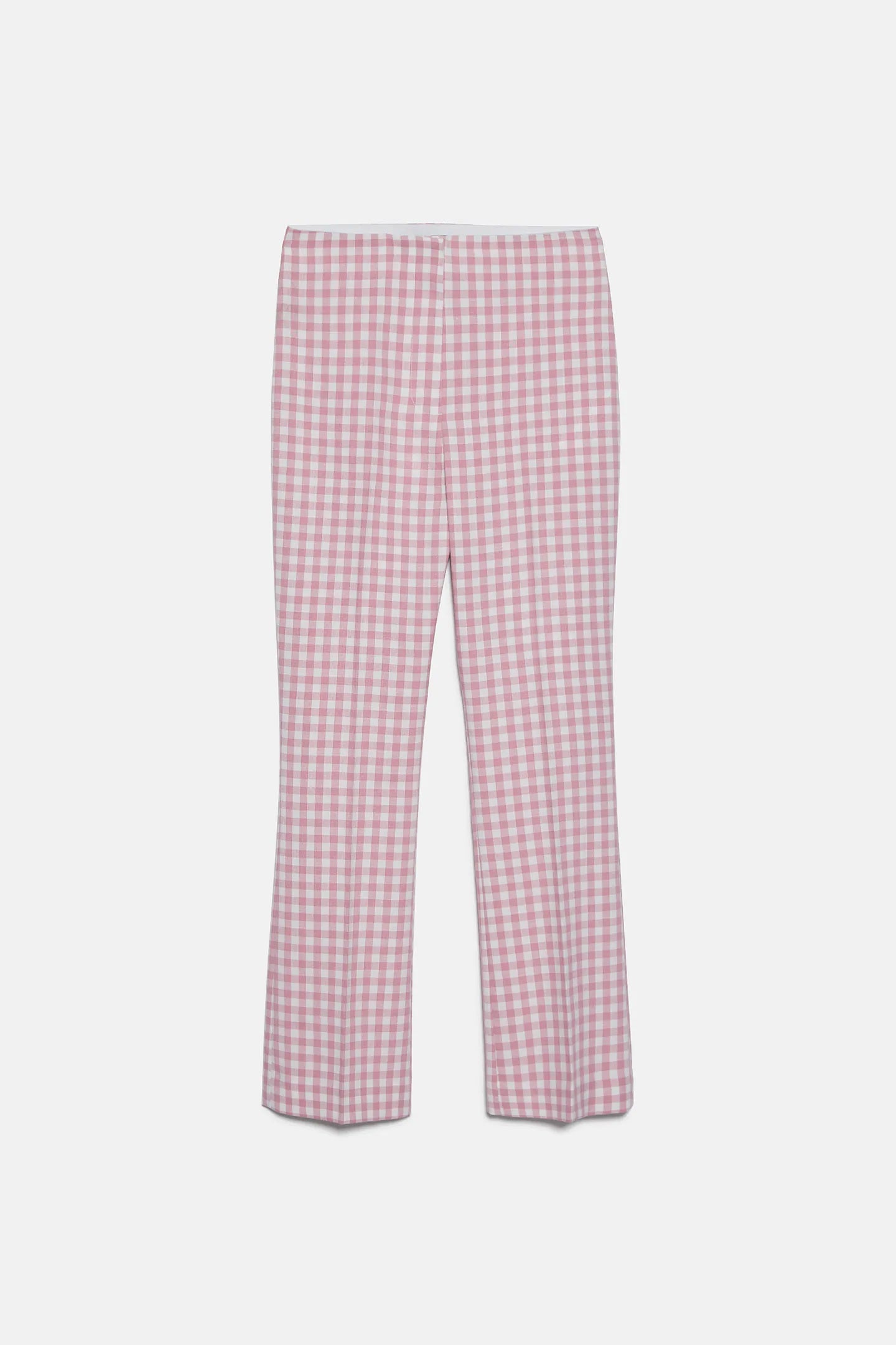 La versión rosa de los cuadros vichy en estos pantalones estampados tipo flare de la nueva colección de Zara son todo un flechazo. ¡Corre que se agotan! (25,95 euros).