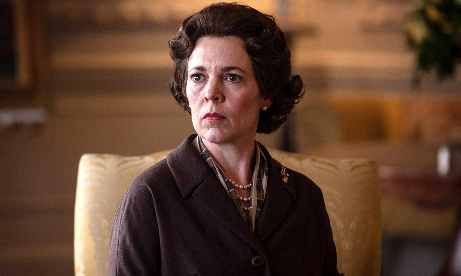 A medida que las temporadas van avanzando, el reparto debe cambiar: en la tercera temporada de The Crown (Netflix), Olivia Colman sustituyó a Claire Foy en el papel de una Isabel II más madura y reservada.