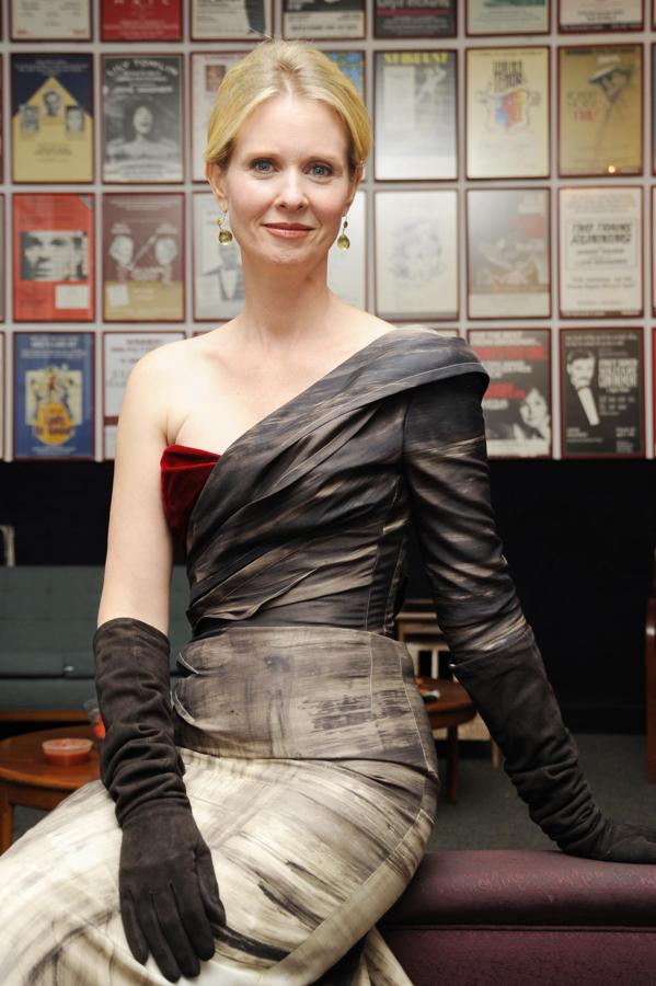 La actriz de "Sexo en Nueva York" levantó ampollas con las declaraciones de 2007 en las que anunció que, tras haber estado casada con un hombre, se había convertido en "lesbiana por elección".Afirmó que le gustaban las mujeres y que no era bisexual porque, según sus propias palabras, "a nadie le gustan las personas que utilizan la bisexualidad como una tapadera". Desde 2012 está casada con la activista Christine Marinoni, con la que comenzó a salir en 2004.