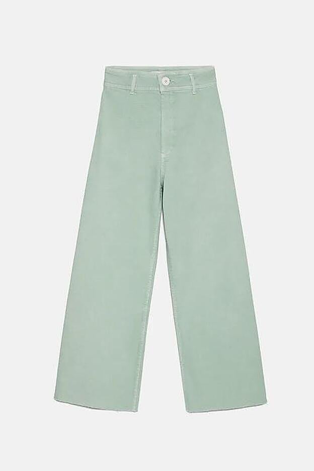 Pantalones de algodón de Zara (29,95 euros).