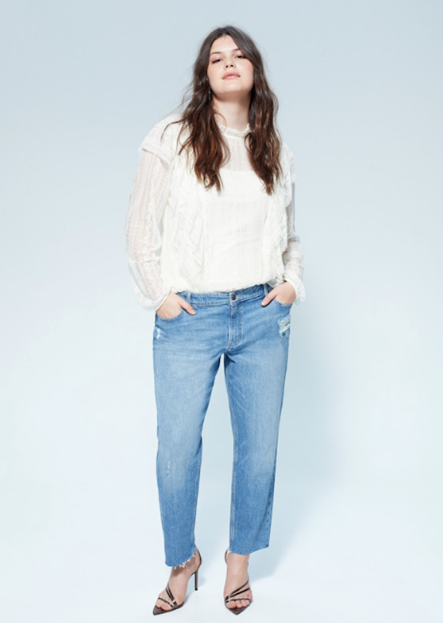 Una maravilla romántica que pasa de 39,99 euros a 19,99 euros. Está confeccionado en encaje y lleva adornos de volantes, manga abullonada y cierre de lágrima en la parte posterior.