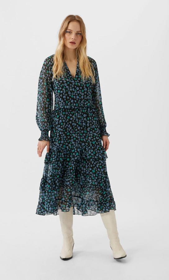 Vestido midi negro con flores, (18,19 euros).