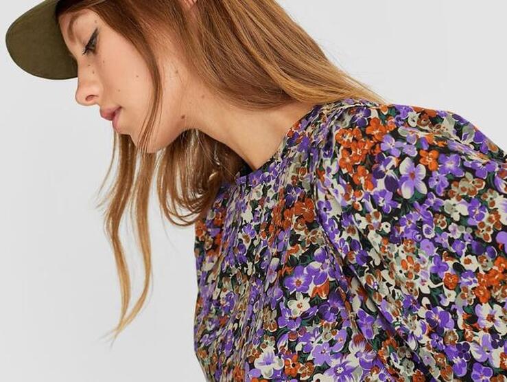 Fotos: Rebajas Stradivarius 2020: tenemos los vestidos de flores más bonitos y favorecedores del verano