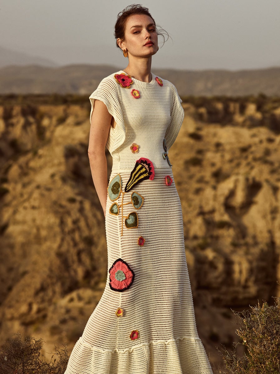Vestido de REDValentino y pendientes de Aristocrazy.