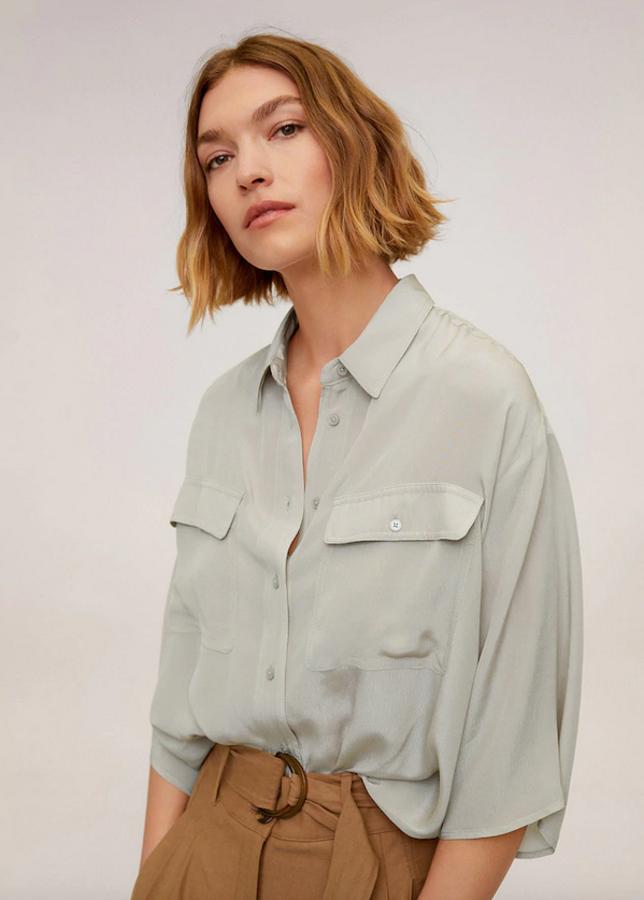 Con bolsillos de solapa con botón en el frontal, manga tres cuartos y cuello clásico, esta bonita camisa de Mango en verde agua es ideal para los looks otoñales. De 39,99 euros ha pasado a costar 19,99 euros y está disponible entre las tallas XS y L.